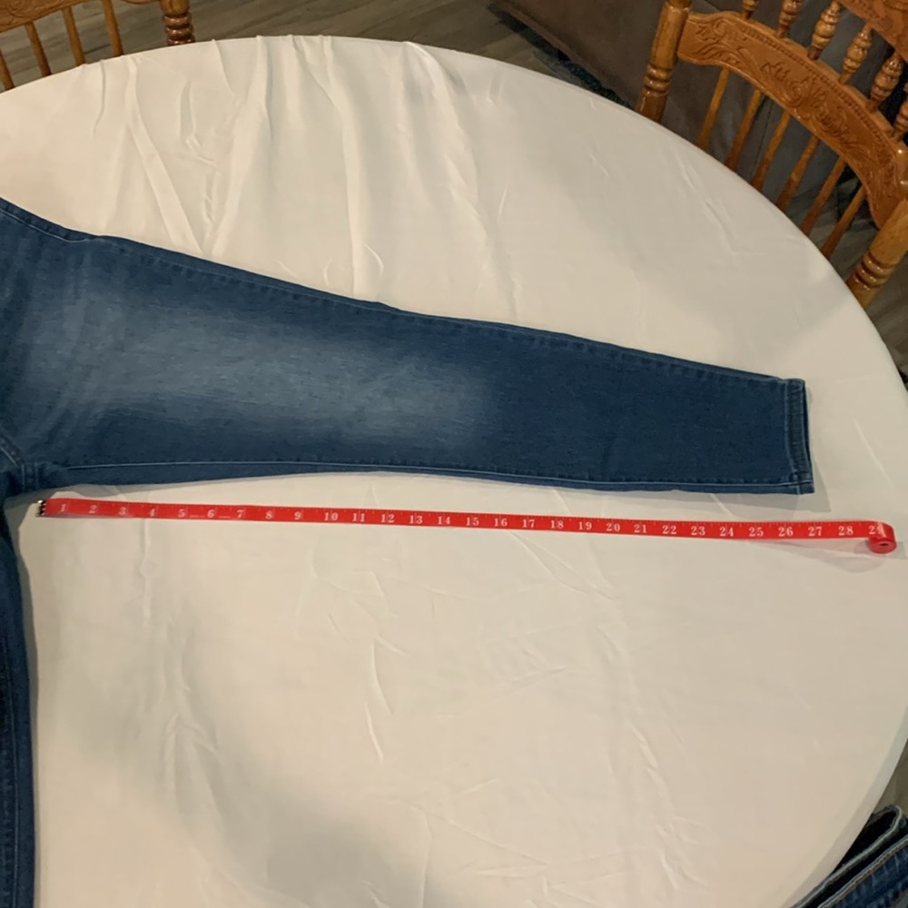 Old Navy Women's Skinny Jeans in Deep Indigo - Picture 8 of 8